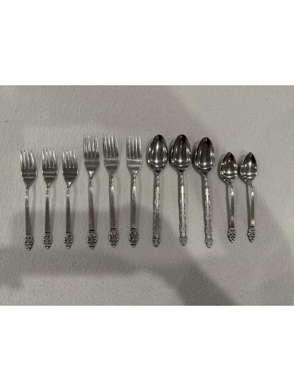 Oneida Nordic Crown Set Of 11 Pieces Forks And Spoons